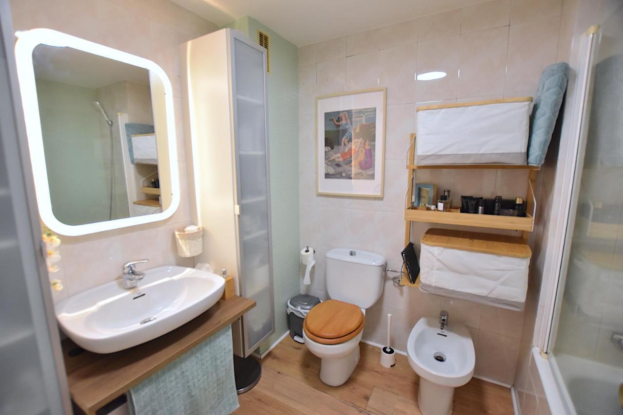 Habitacion En Apartamento De Diseno مالقة المظهر الخارجي الصورة